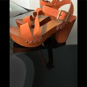 Madden Girl Nessa Platform